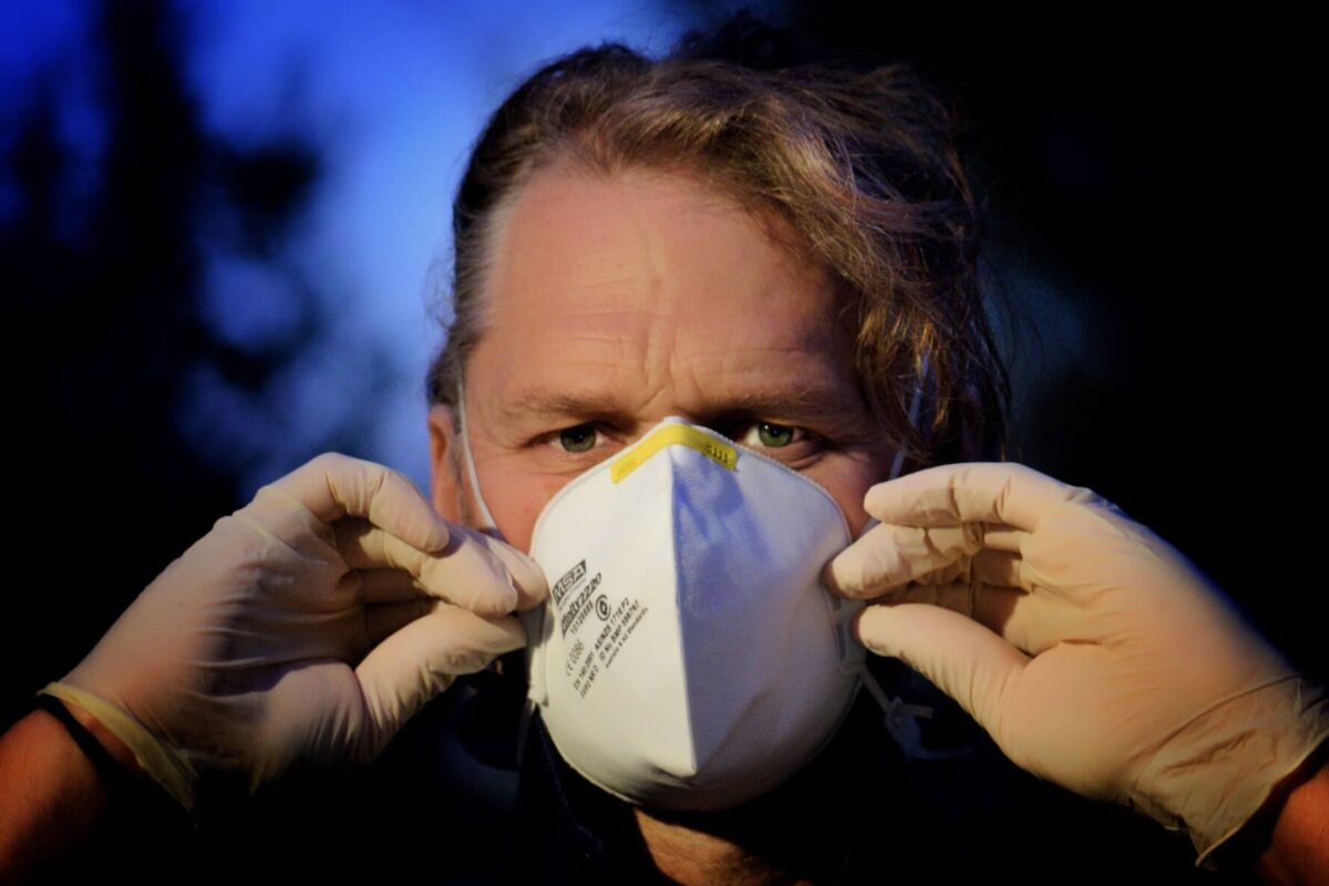 đeo khẩu trang 3M không cạo râu